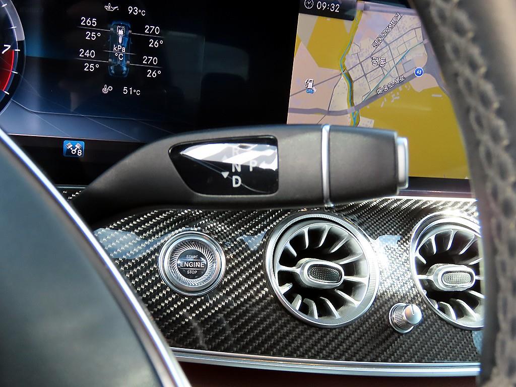 Mercedes-Benz E-Class — photo 11