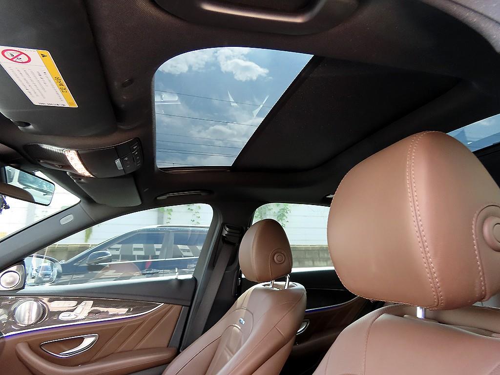 Mercedes-Benz E-Class — photo 16