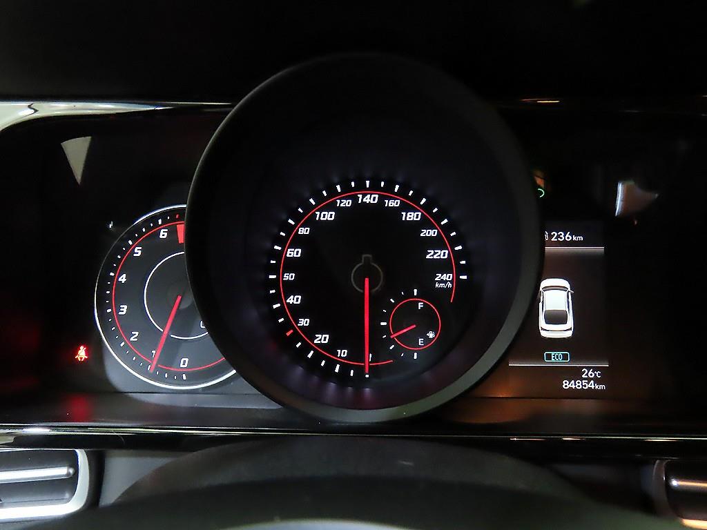 Hyundai Avante — photo 09