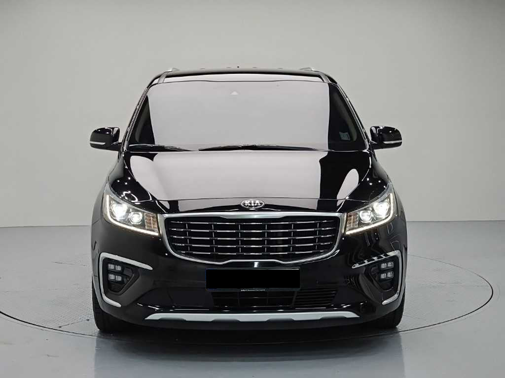 Kia Carnival — photo 02