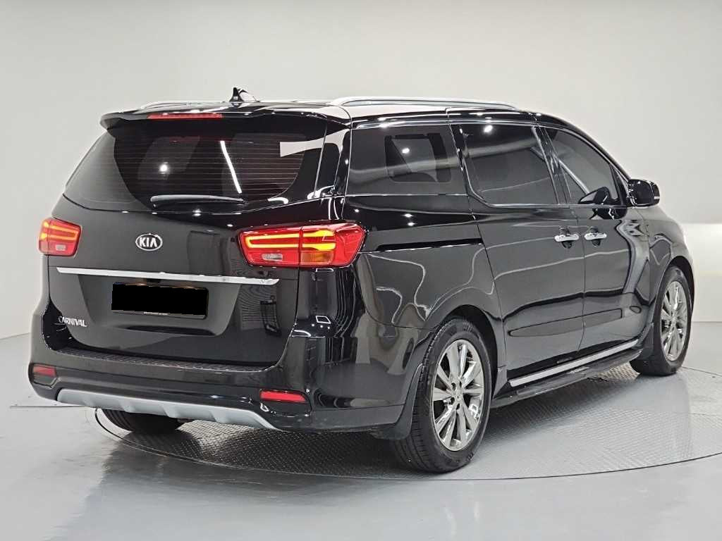 Kia Carnival — photo 04