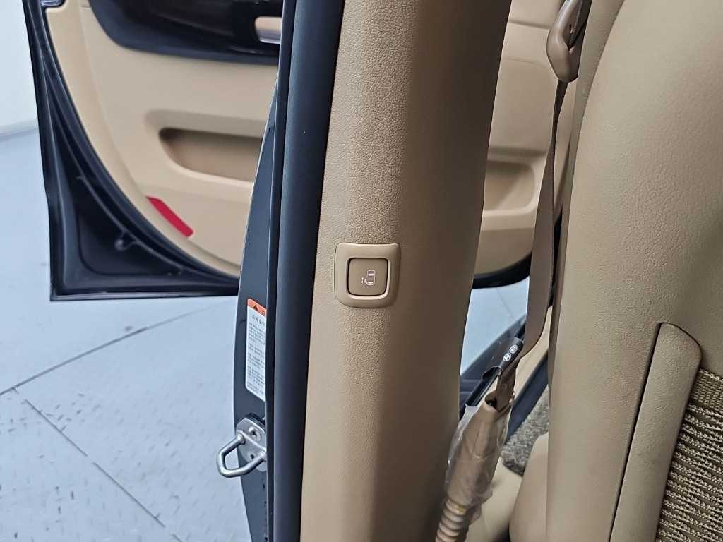 Kia Carnival — photo 14