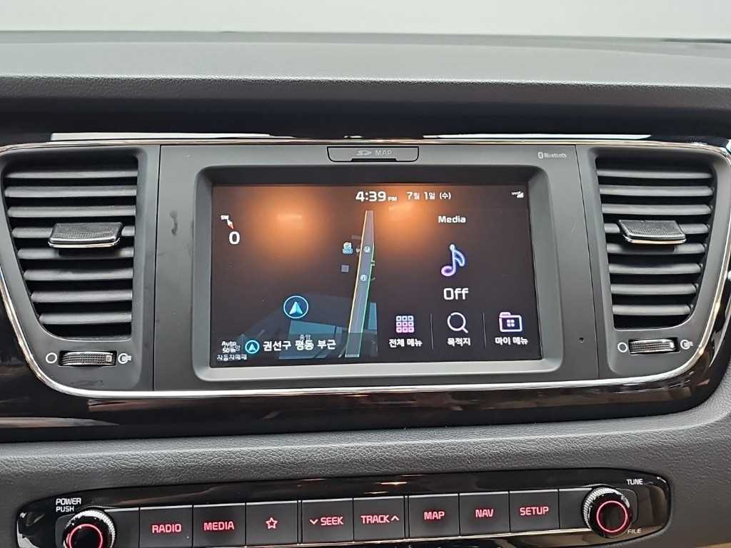 Kia Carnival — photo 16