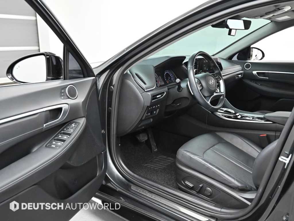 Hyundai Sonata — photo 11