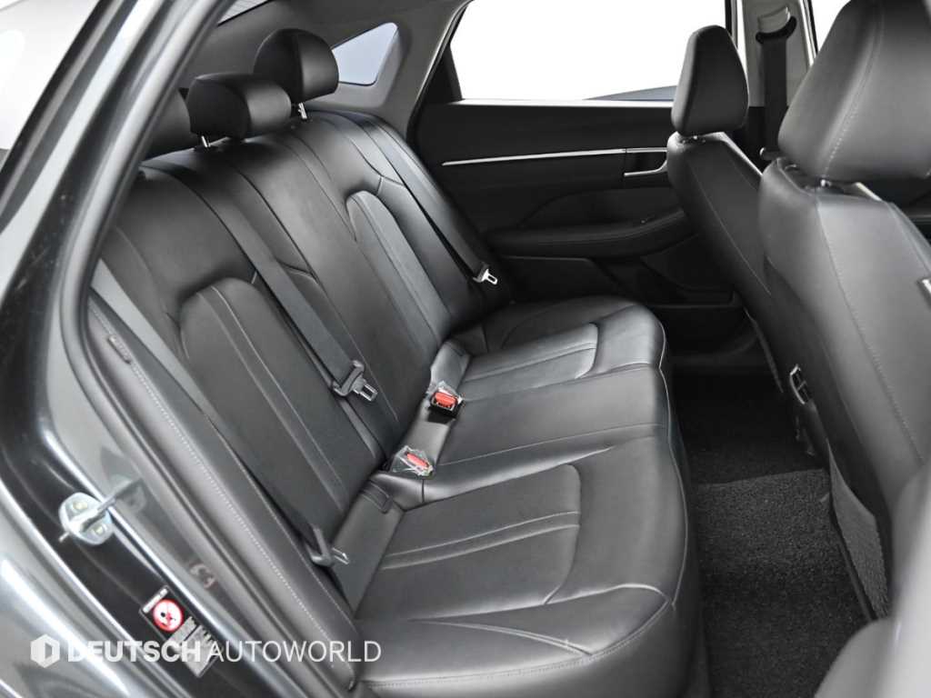 Hyundai Sonata — photo 12