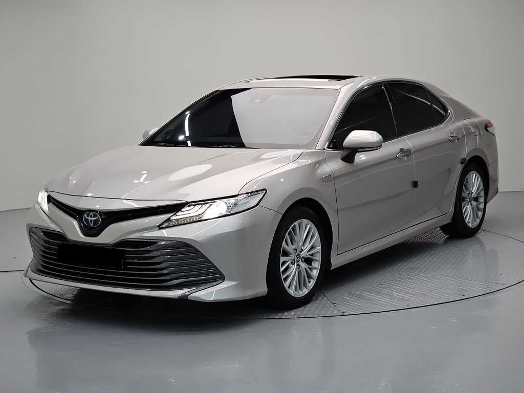 Toyota Camry — photo 01