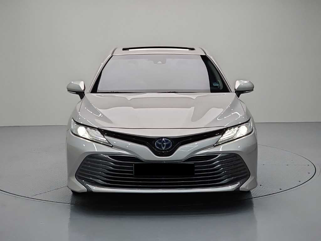 Toyota Camry — photo 02