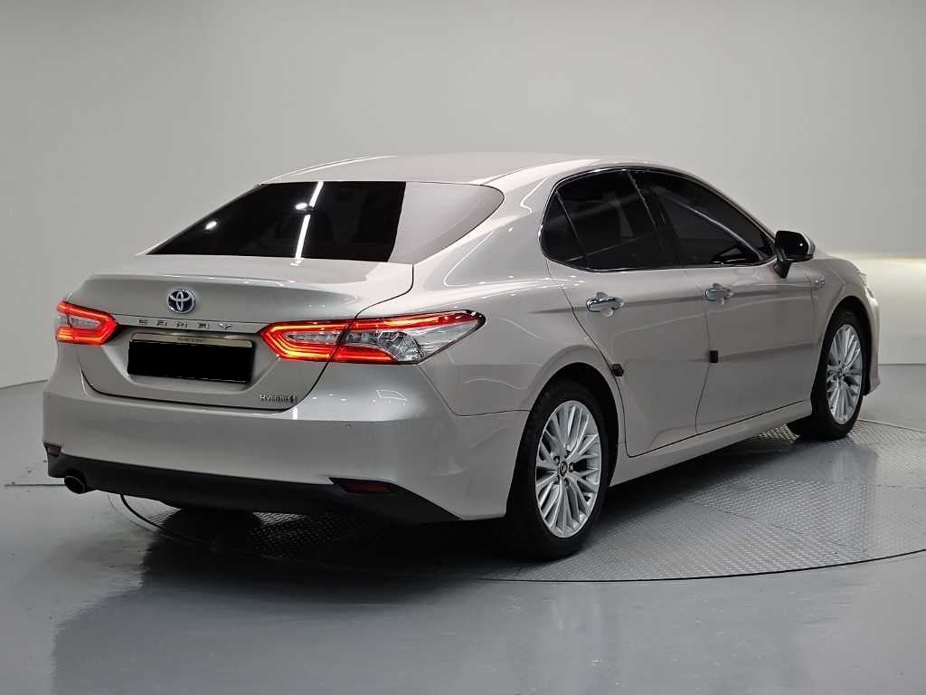 Toyota Camry — photo 04
