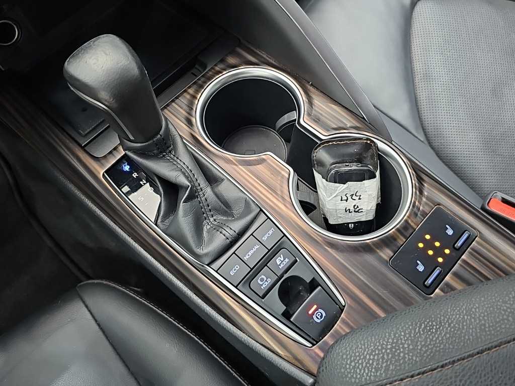 Toyota Camry — photo 08