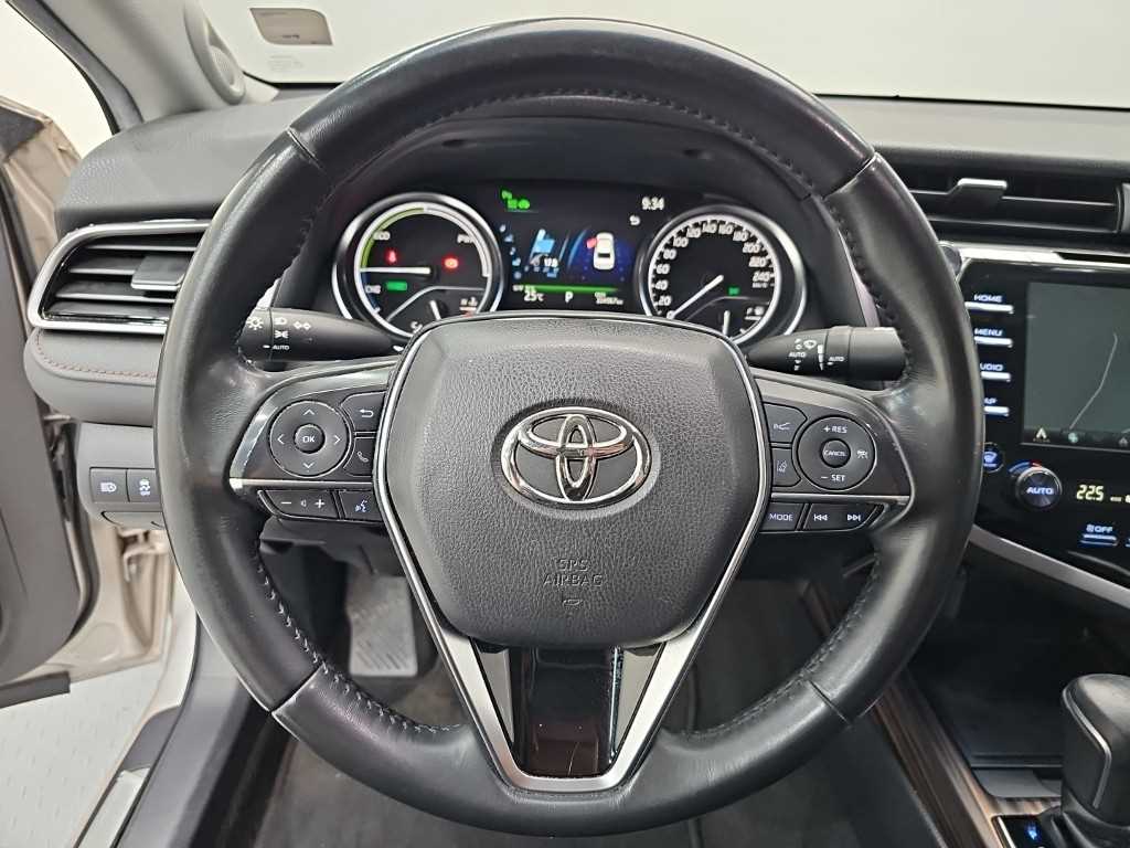 Toyota Camry — photo 09