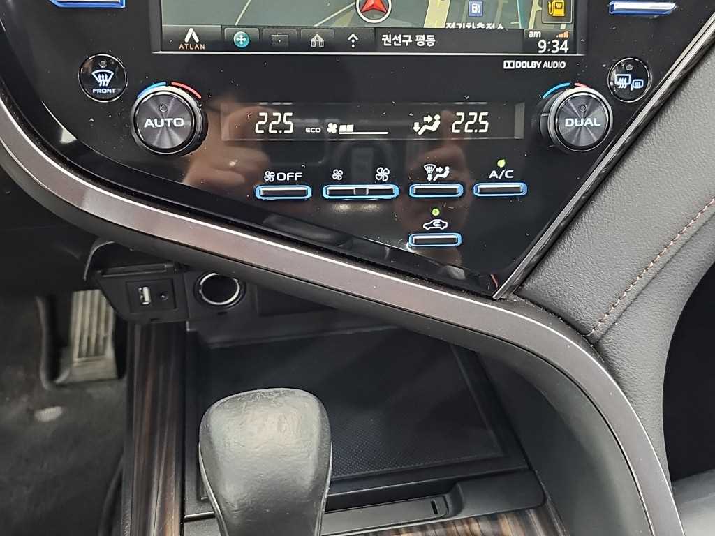 Toyota Camry — photo 10