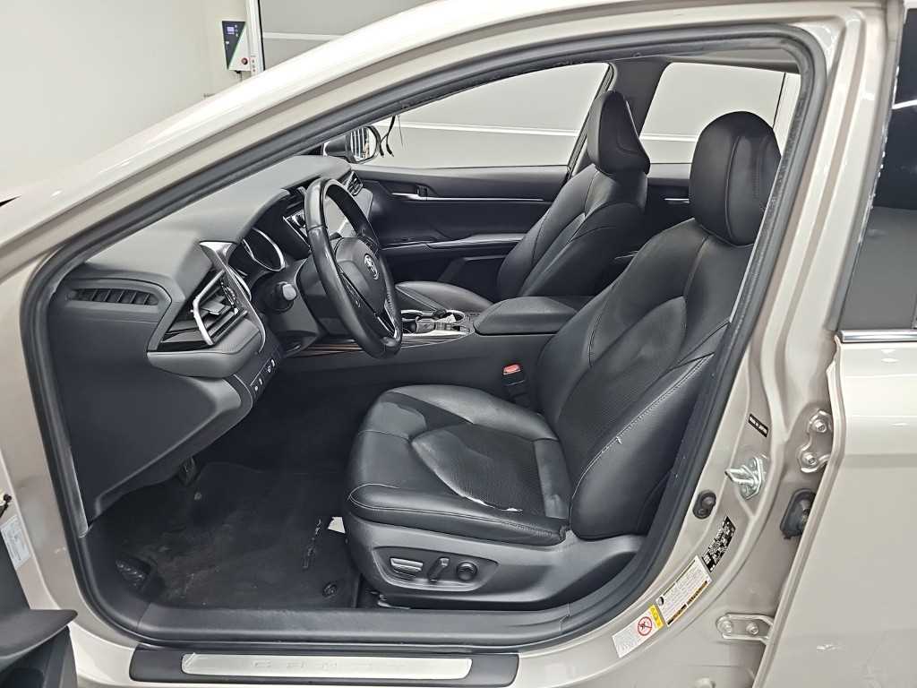 Toyota Camry — photo 11