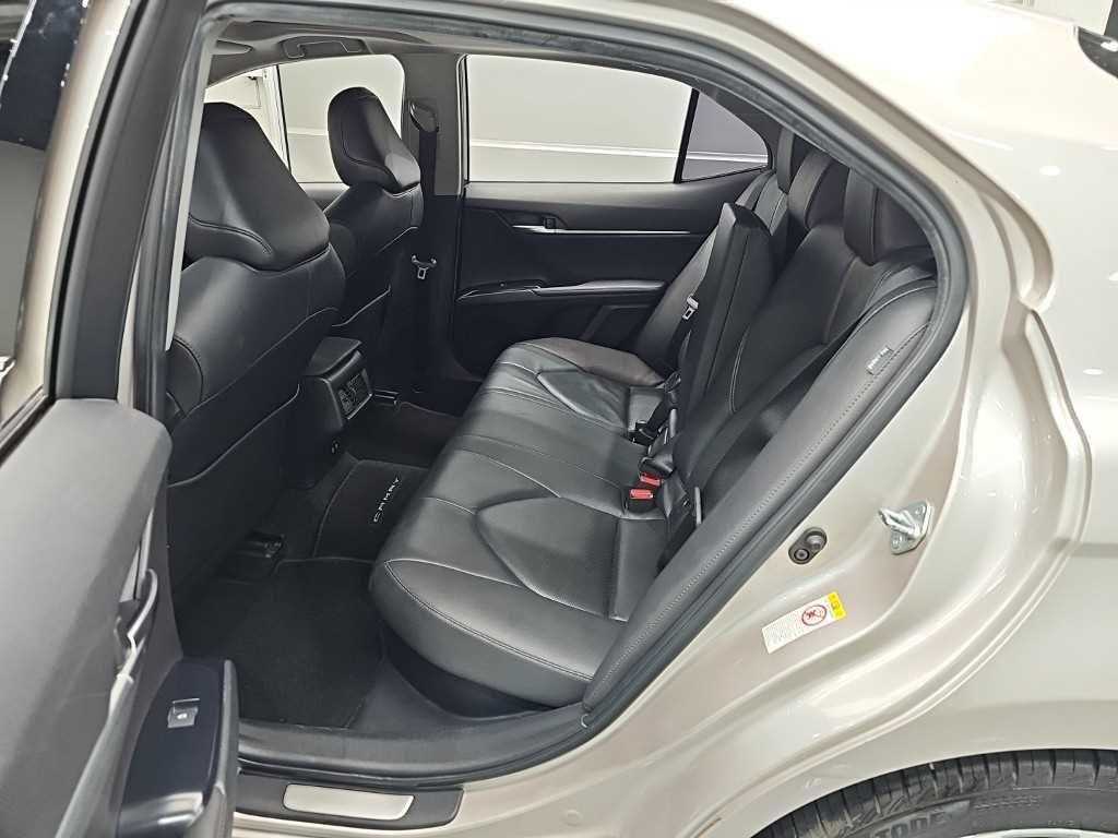 Toyota Camry — photo 12
