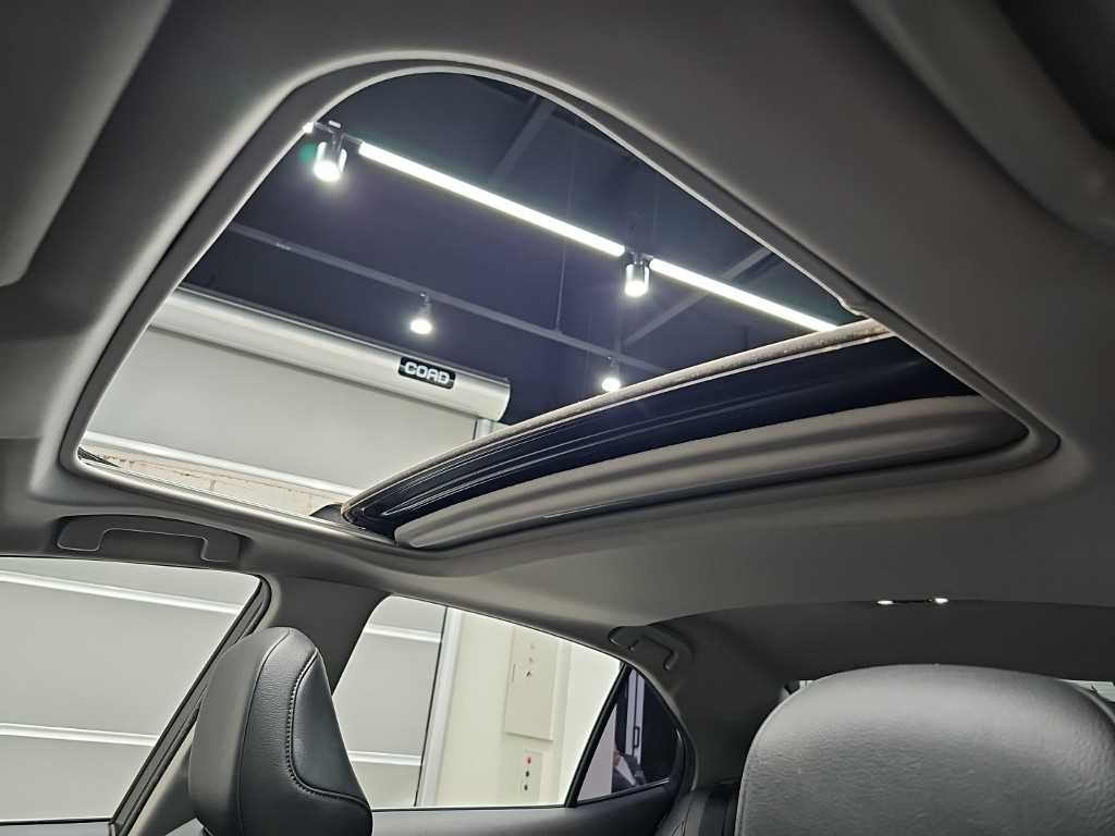 Toyota Camry — photo 13