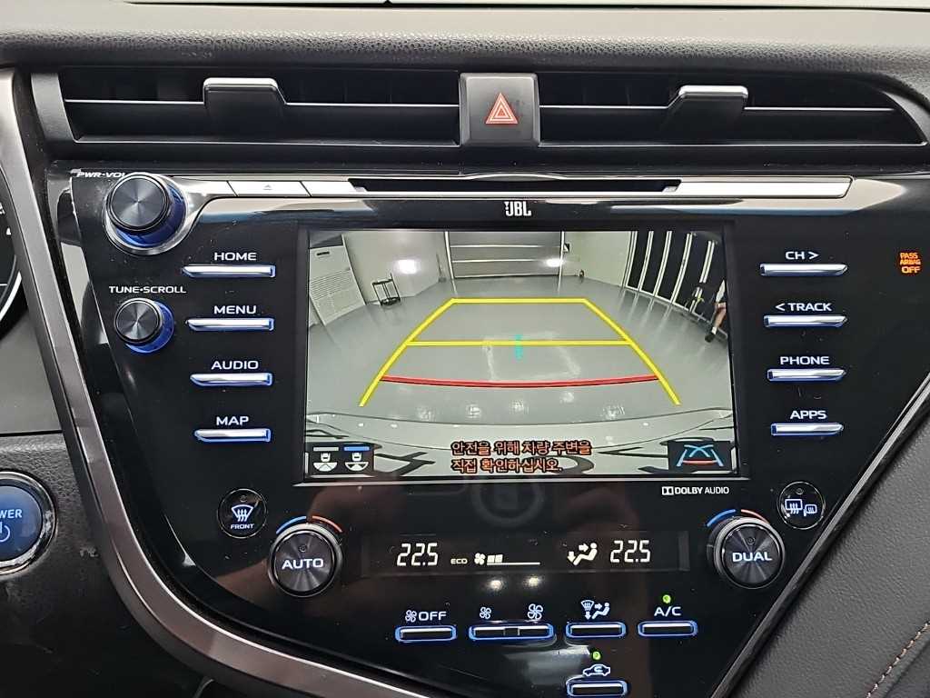 Toyota Camry — photo 15