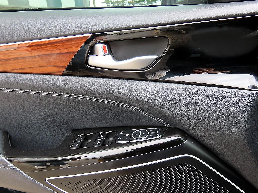 Kia K7 — photo 11
