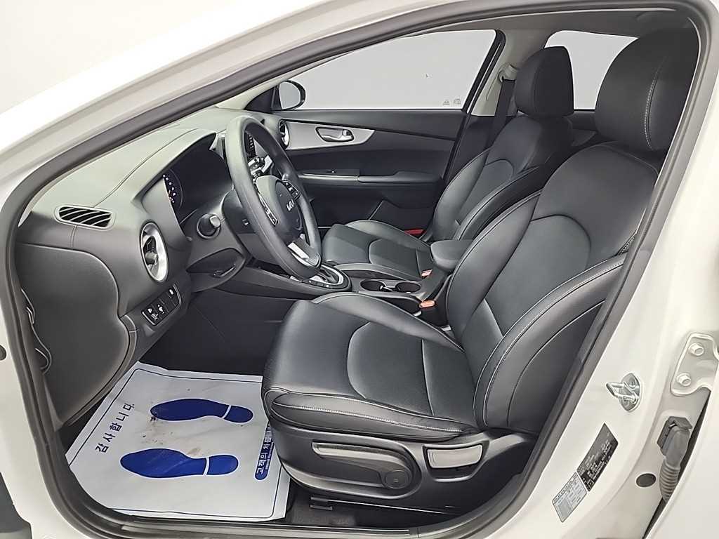 Kia K3 — photo 10