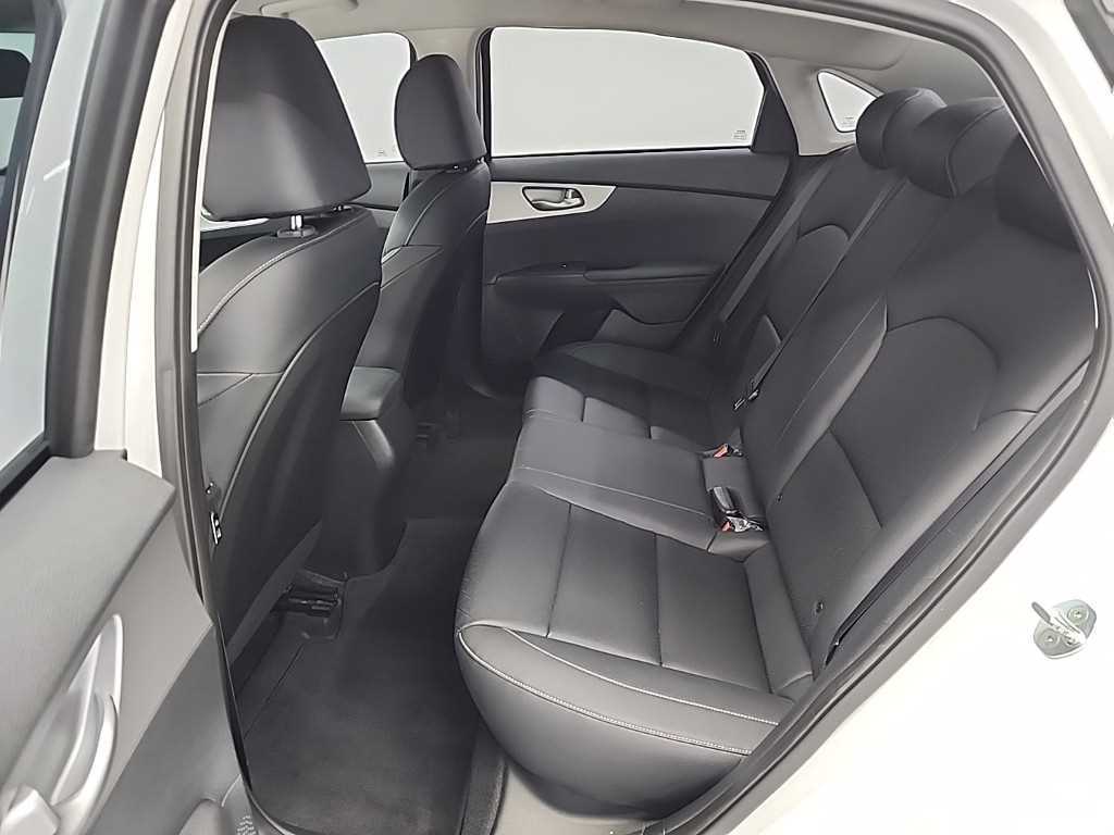 Kia K3 — photo 11
