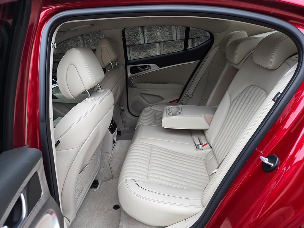 Genesis G70 — photo 06