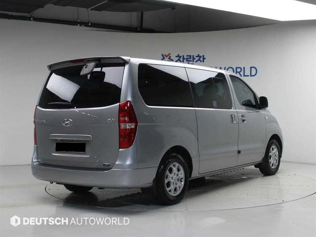Hyundai Starex — photo 02