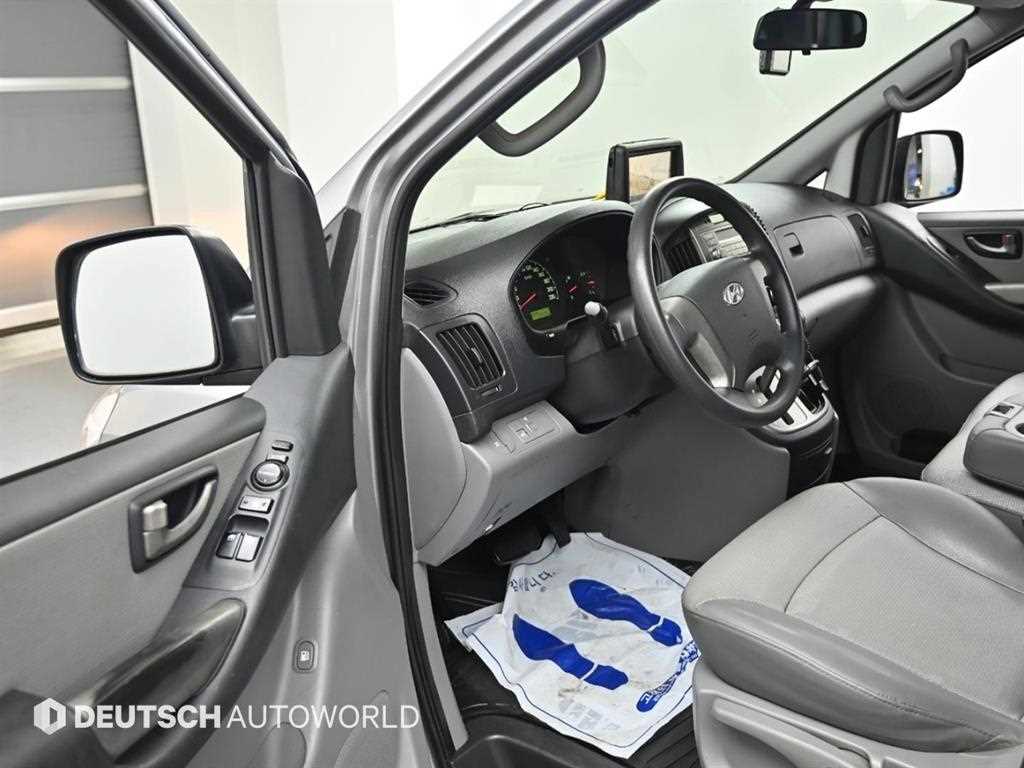 Hyundai Starex — photo 11