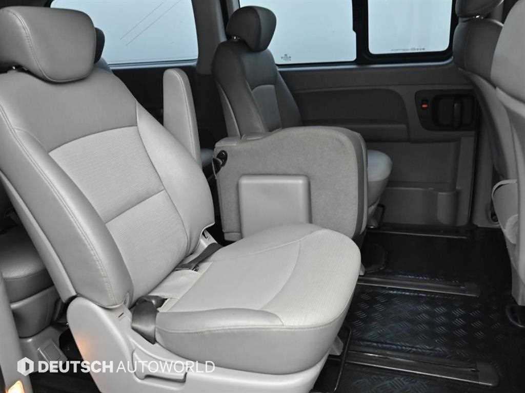 Hyundai Starex — photo 12