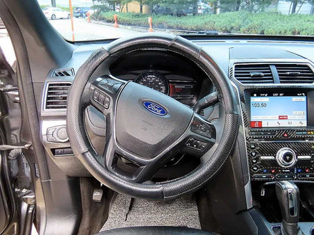 Ford Explorer — photo 08