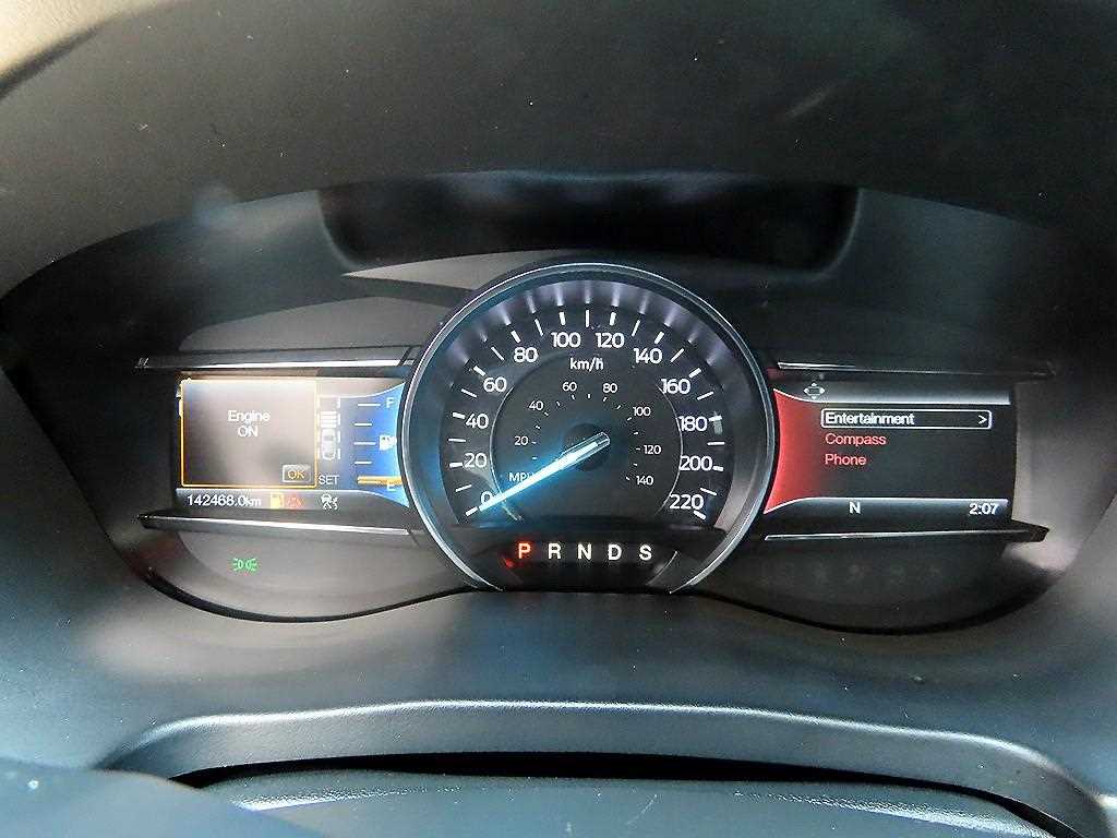 Ford Explorer — photo 09