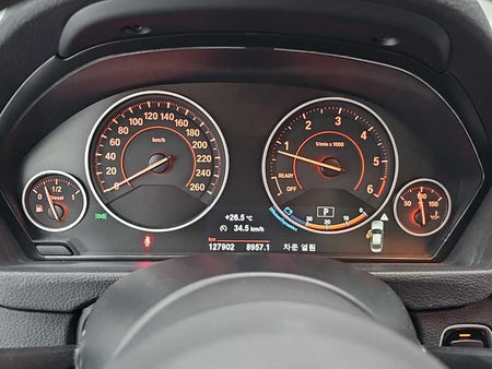 BMW 3-Series — photo 06