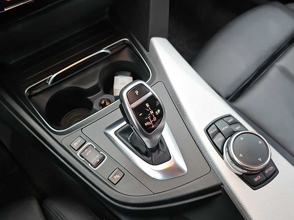 BMW 3-Series — photo 08