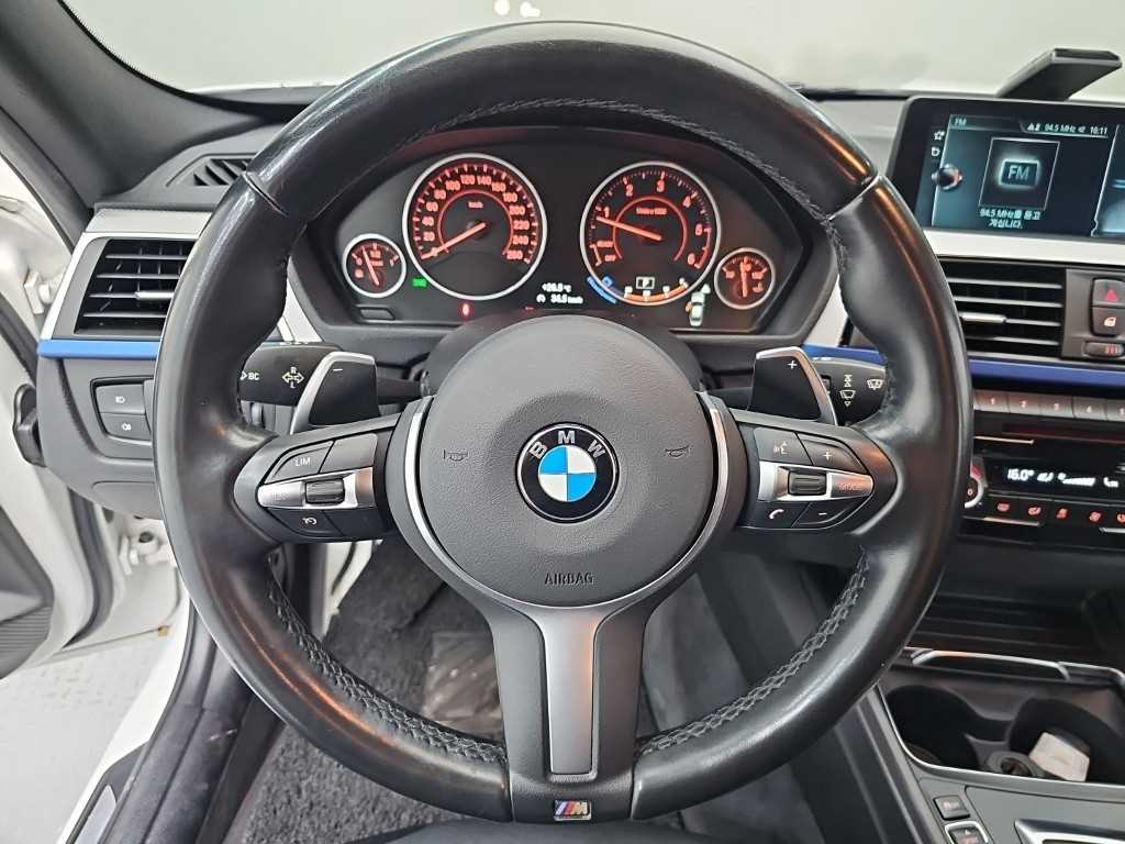 BMW 3-Series — photo 09