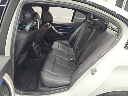 BMW 3-Series — photo 12