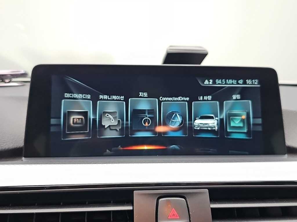 BMW 3-Series — photo 14