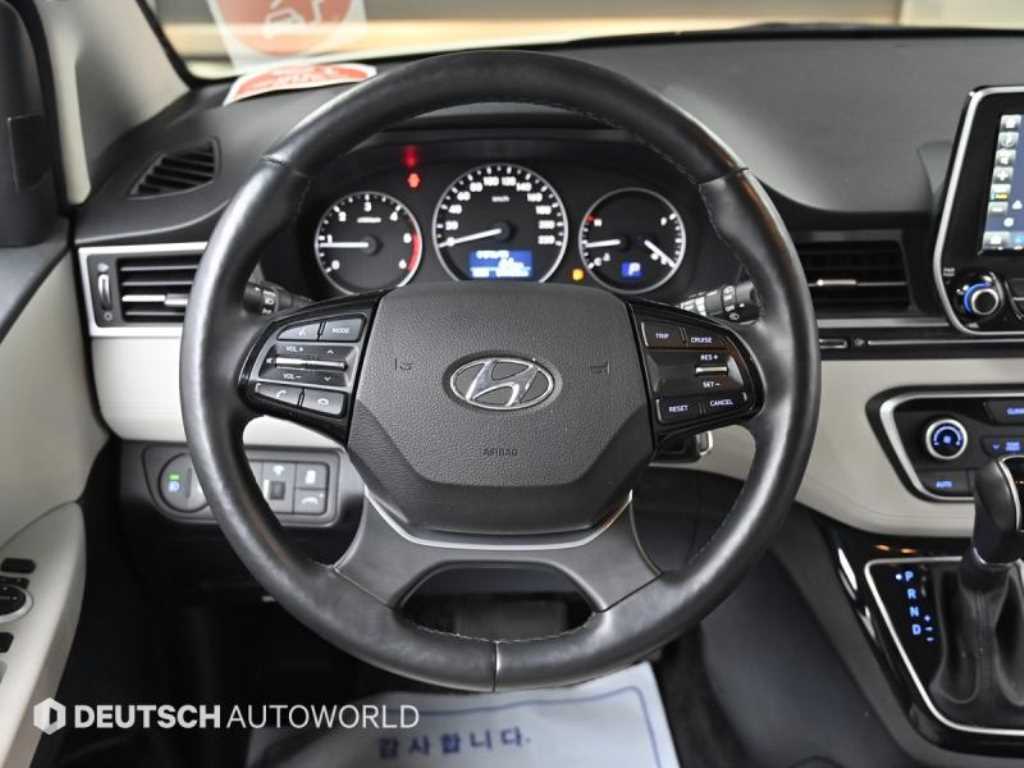 Hyundai Starex — photo 11