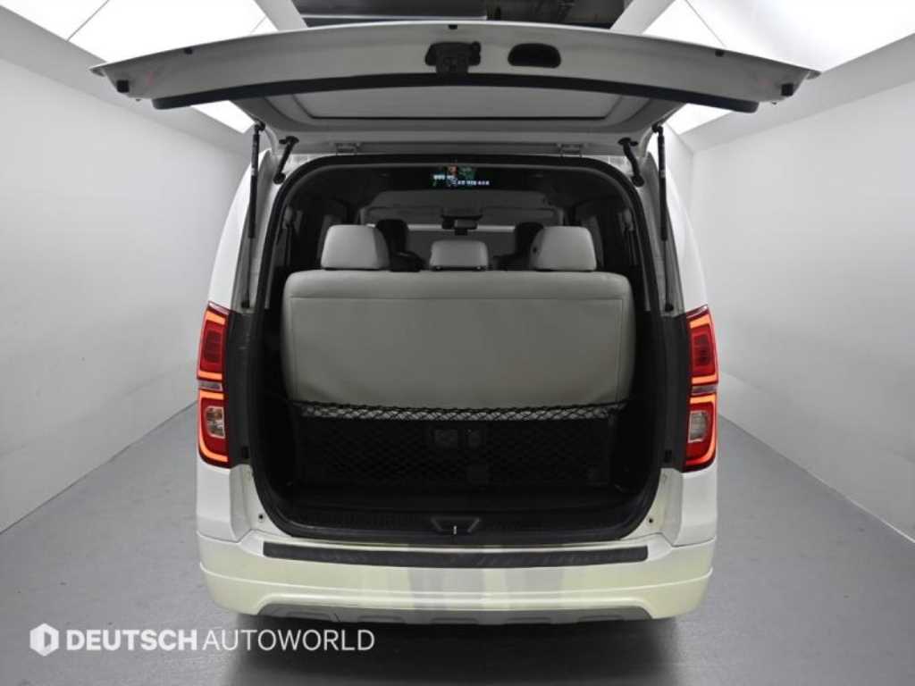 Hyundai Starex — photo 18