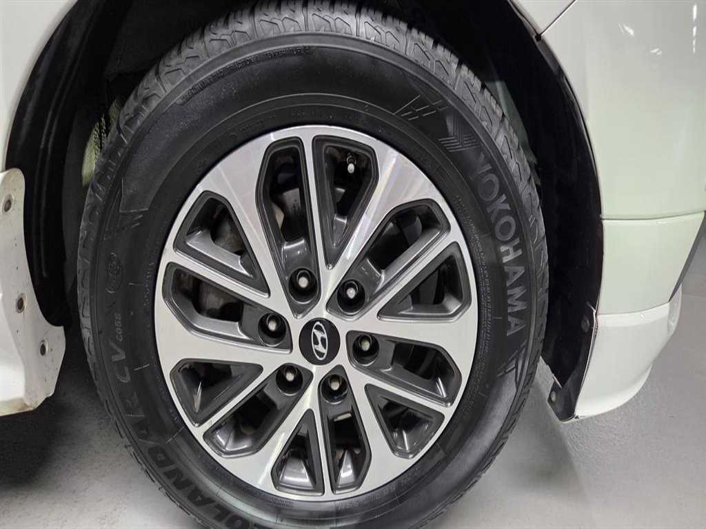 Hyundai Starex — photo 20