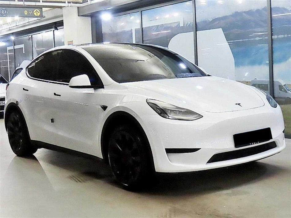 Tesla Model Y — photo 01