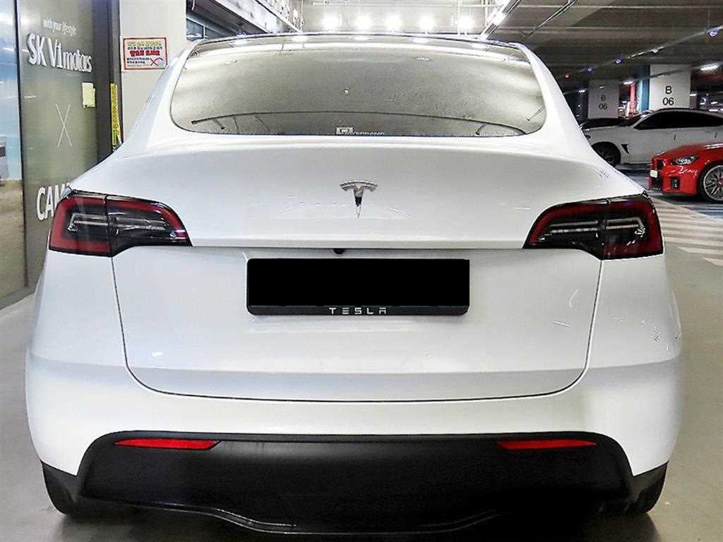 Tesla Model Y — photo 05