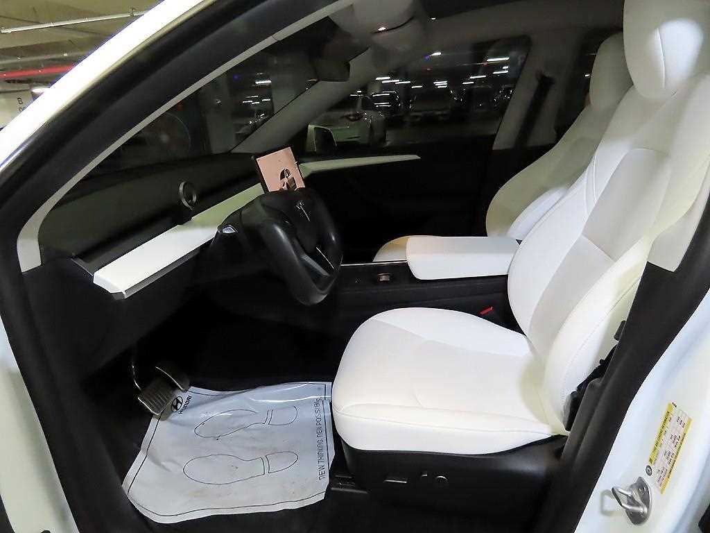 Tesla Model Y — photo 06