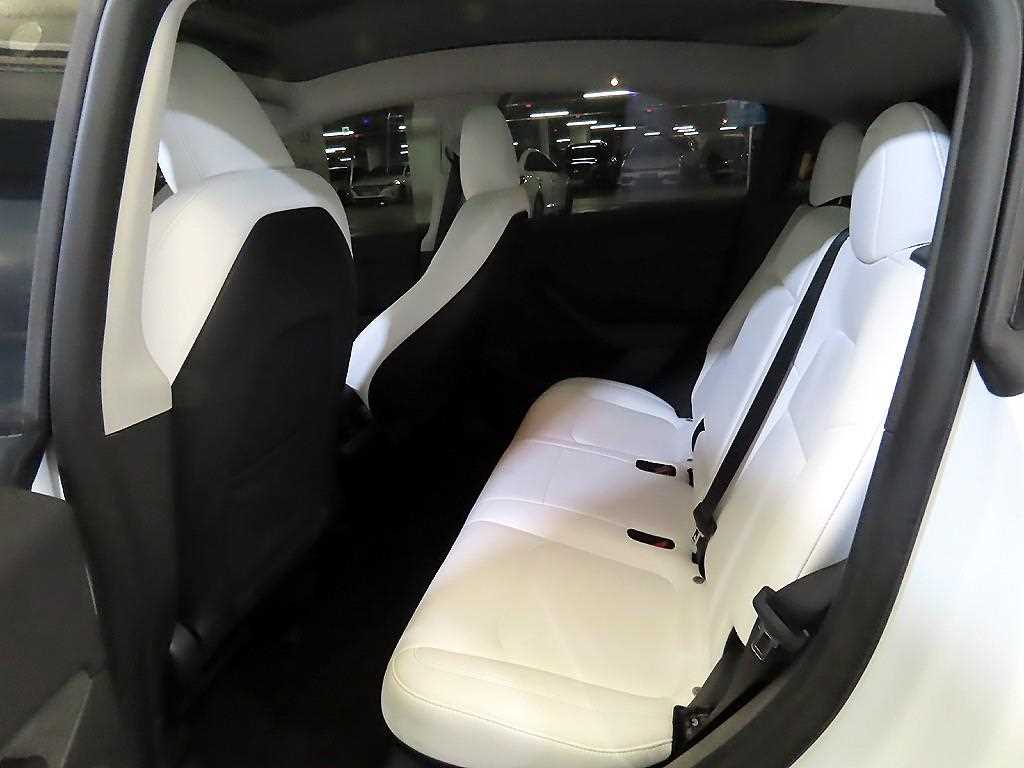 Tesla Model Y — photo 07