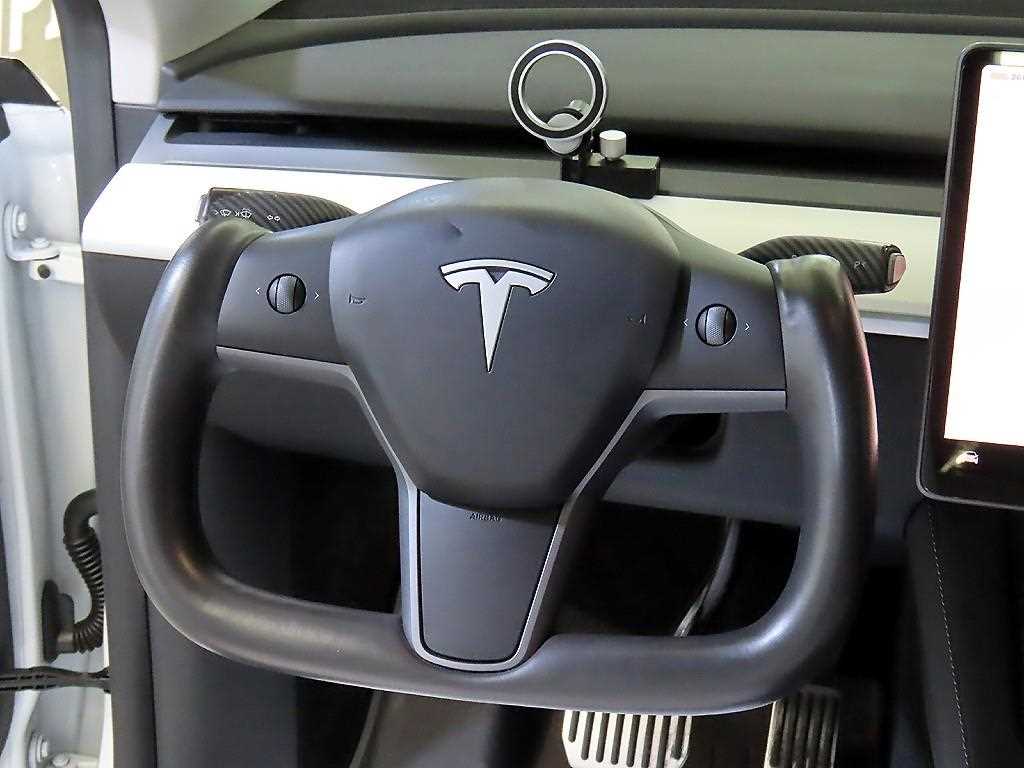 Tesla Model Y — photo 08