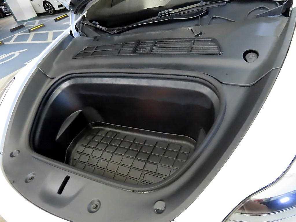 Tesla Model Y — photo 19