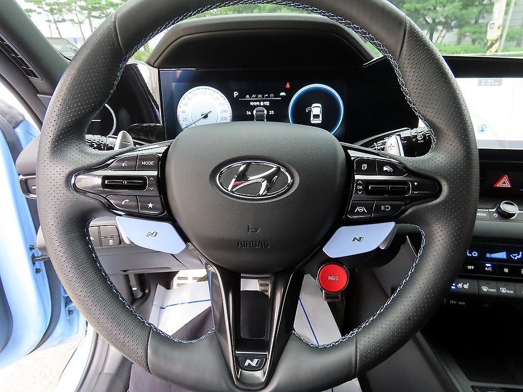 Hyundai Avante — photo 08