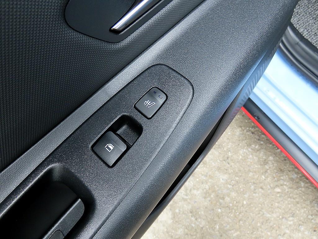 Hyundai Avante — photo 16