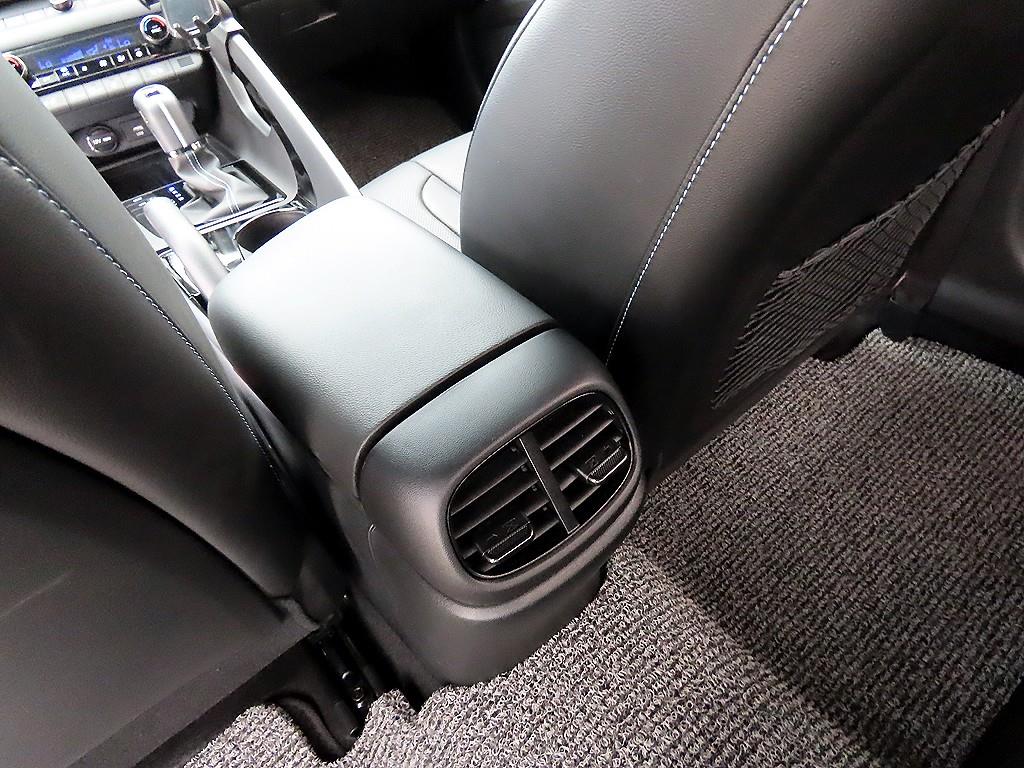Hyundai Avante — photo 17