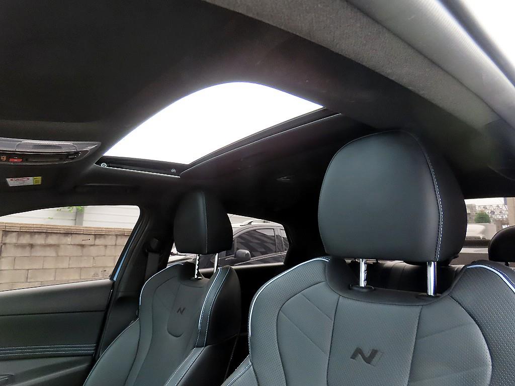 Hyundai Avante — photo 18