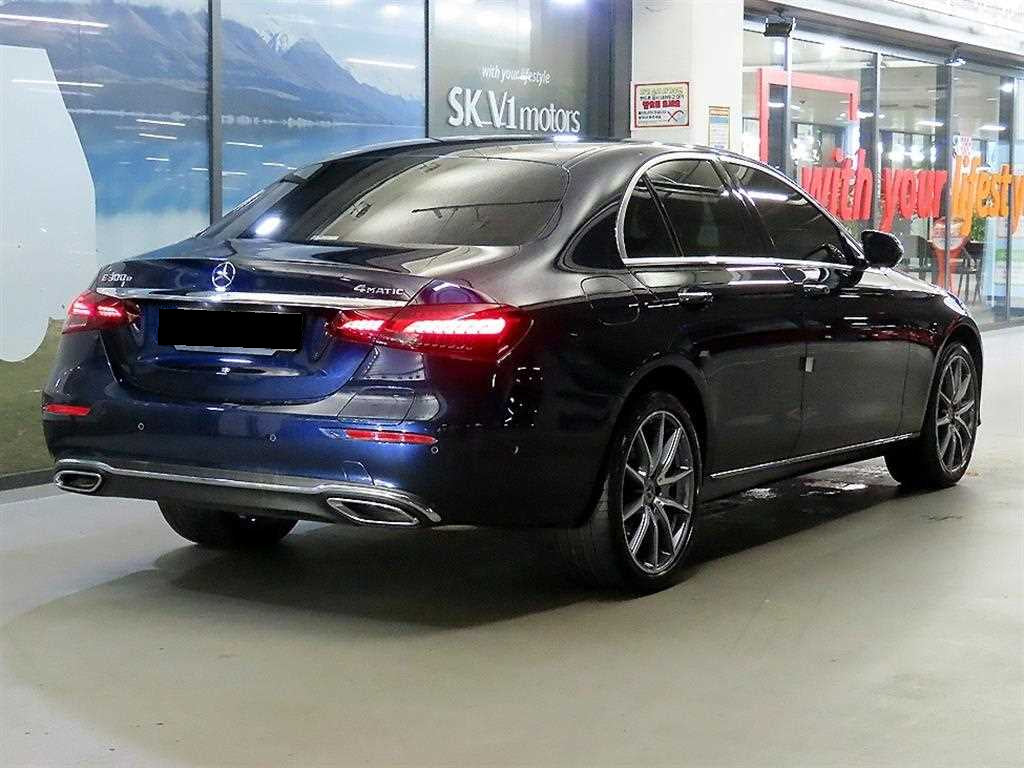 Mercedes-Benz E-Class — photo 04