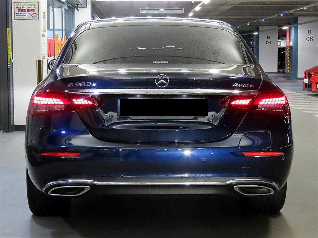 Mercedes-Benz E-Class — photo 05