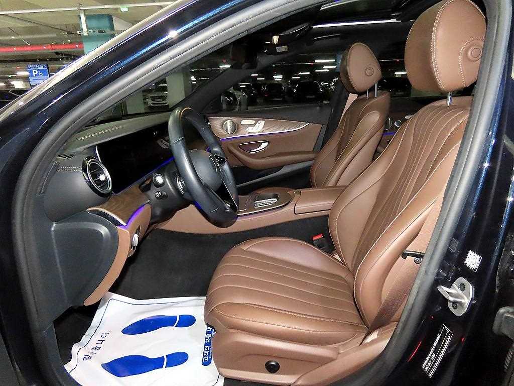 Mercedes-Benz E-Class — photo 06