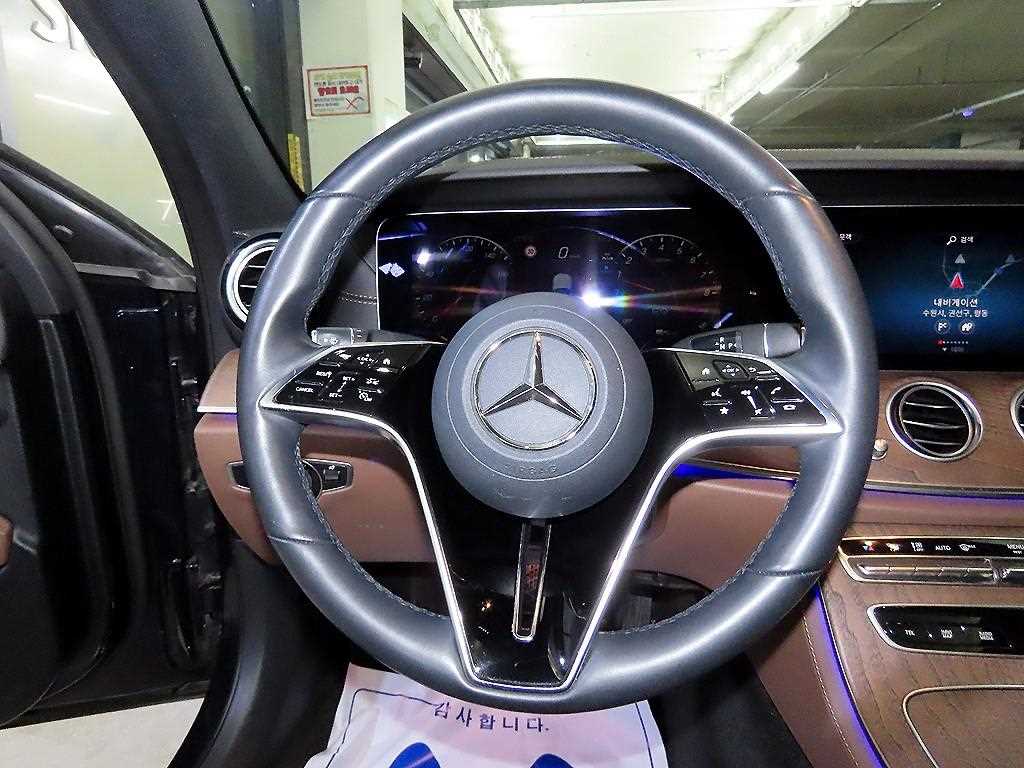 Mercedes-Benz E-Class — photo 08